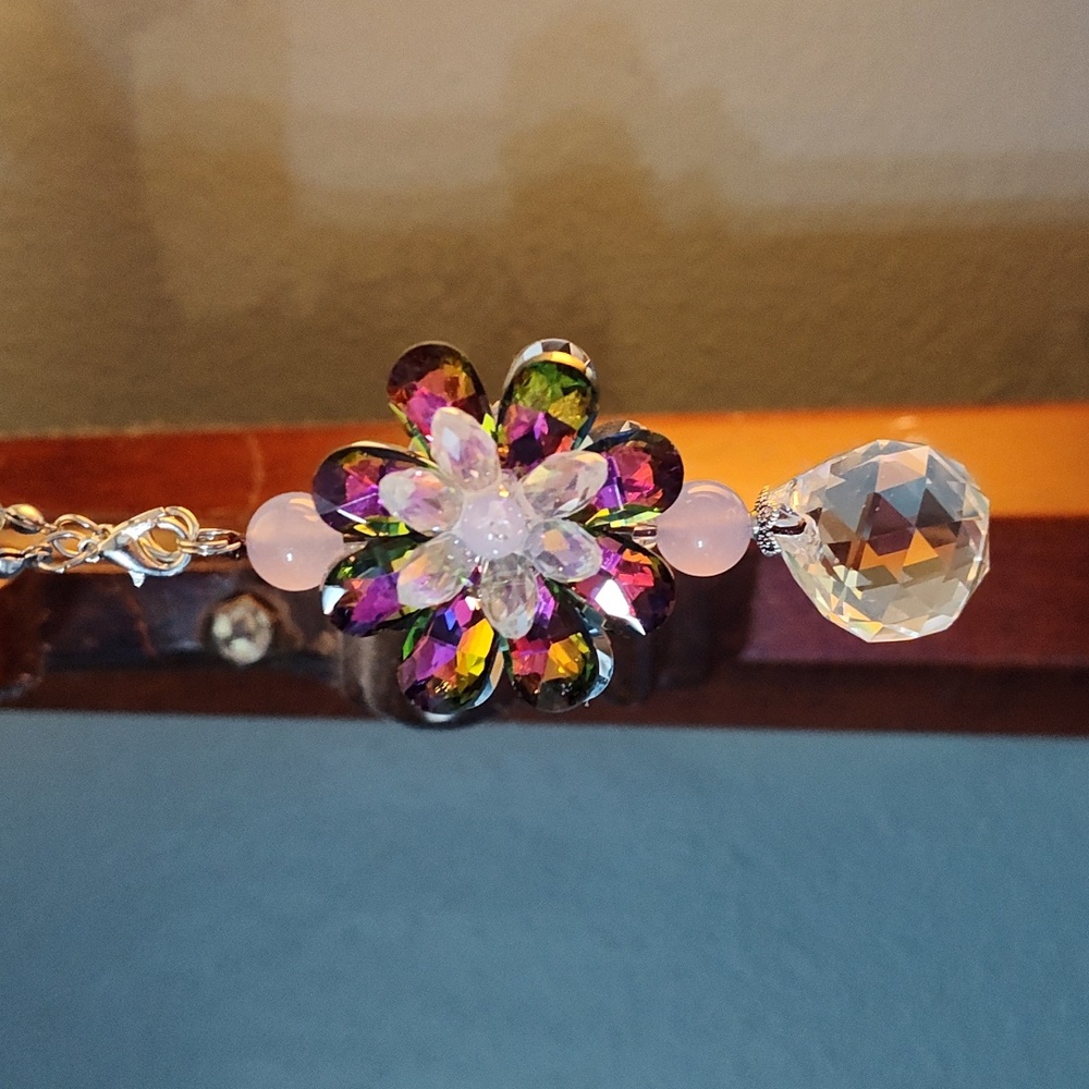 Suncatcher Vibrant Colorful Crystal Flower For Your Car - Picture 3 of 4